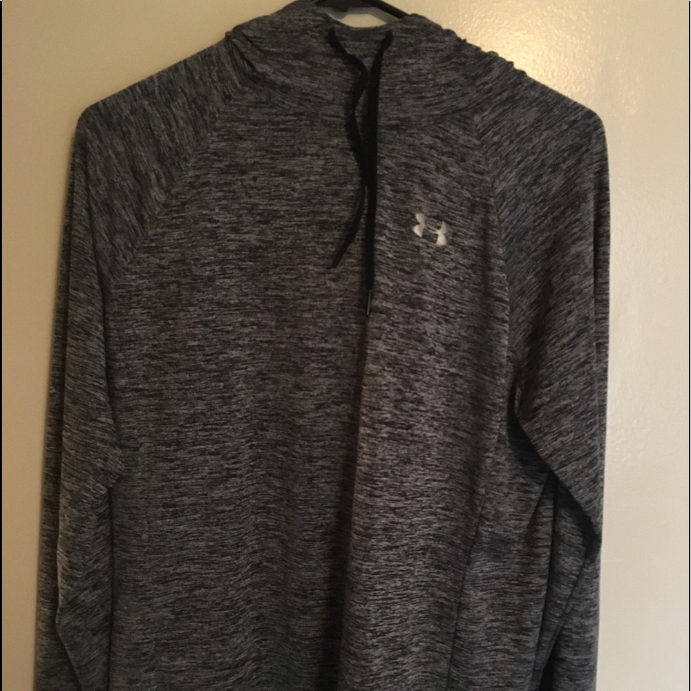 Women’s Under Armour hooded shirt- Lg
